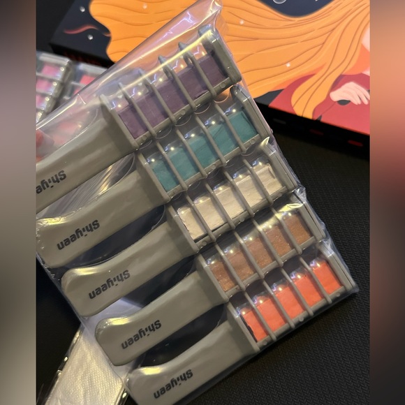 New - 10 Pc Temporary Hair Chalk Wax Combs for Kids, 10 Bright Washable Colors - Picture 13 of 15